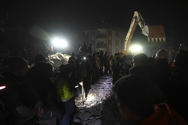 Foto - 138. saatte enkaz altından kurtarıldılar!