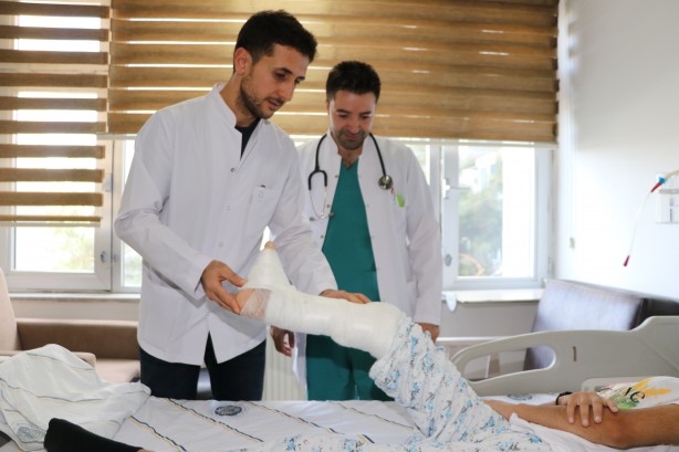 Foto - 14 ameliyat sonrası güzel haber! Bacağı kopan kız çocuğu 4 ay sonra adım attı