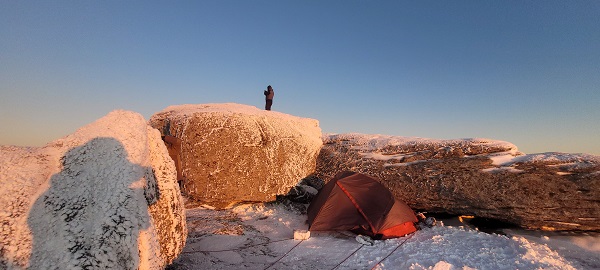 Foto - -14 derecede uçurum kıyısına çadır kurdular