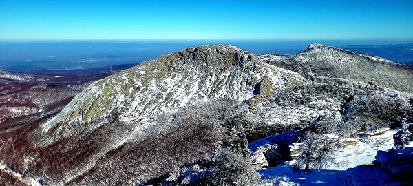 -14 derecede uçurum kıyısına çadır kurdular