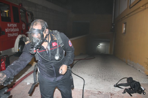 Foto - 14 katlı binada korkutan yangın: 16 kişi hastanelik oldu