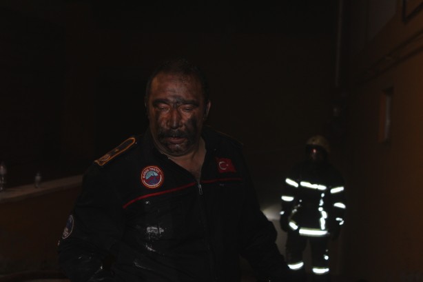 14 katlı binada korkutan yangın: 16 kişi hastanelik oldu