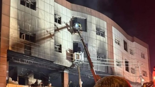 14 katlı öğrenci yurdunda feci yangın! İçerisinde tam 60 kişi bulunuyordu! 13 öğrenci hayatını kaybetti