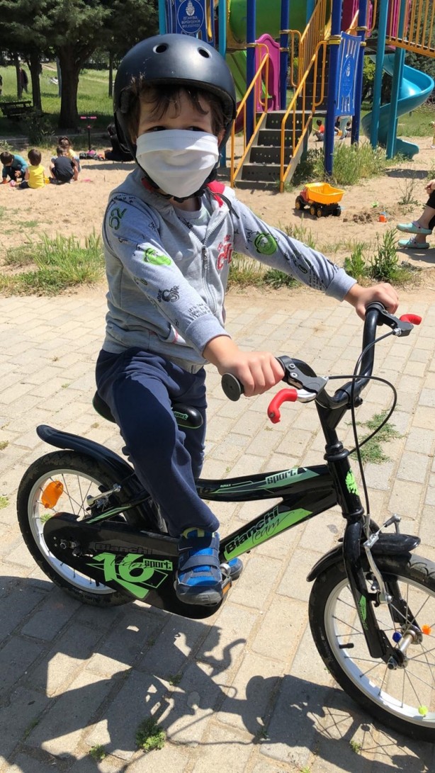 14 yaş altındaki çocuklar 40 gün sonra parklara akın etti