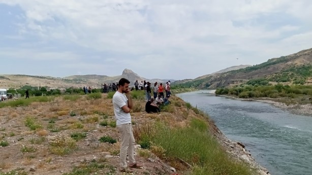 14 yaşındaki çocuk Murat Nehri'nde kayboldu