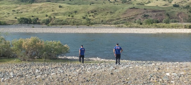 Foto - 14 yaşındaki çocuk Murat Nehri'nde kayboldu