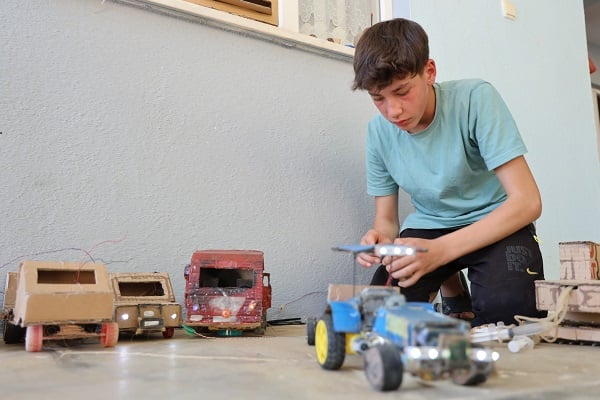 Foto - 14 yaşındaki Olcay yeteneğiyle hayran bırakıyor! Atık ürünler robotik malzemelere dönüşüyor