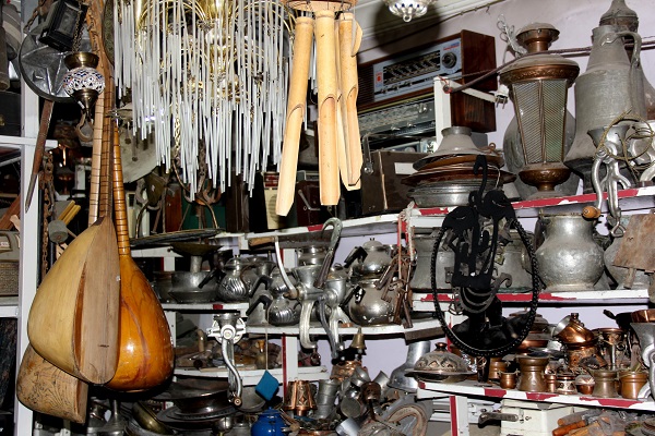 Foto - 14 yıl önce hobi olarak başladı! Dükkanında yüz binlerce antika var