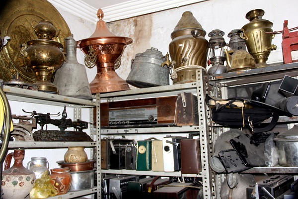 Foto - 14 yıl önce hobi olarak başladı! Dükkanında yüz binlerce antika var