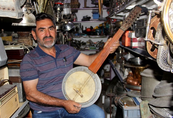 Foto - 14 yıl önce hobi olarak başladı! Dükkanında yüz binlerce antika var