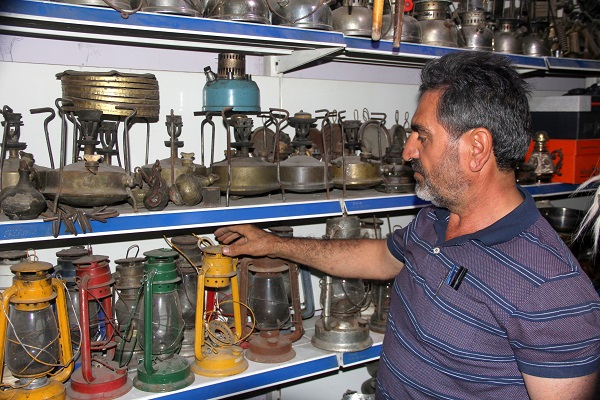 Foto - 14 yıl önce hobi olarak başladı! Dükkanında yüz binlerce antika var