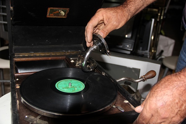 Foto - 14 yıl önce hobi olarak başladı! Dükkanında yüz binlerce antika var