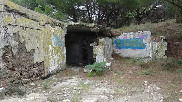 Foto - 140 yıllık tabya kaderine terk edildi! 2. Abdülhamit zamanında yapıldı bu hali herkesi üzdü