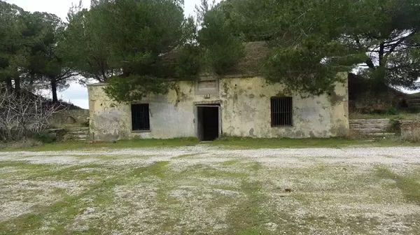 Foto - 140 yıllık tabya kaderine terk edildi! 2. Abdülhamit zamanında yapıldı bu hali herkesi üzdü