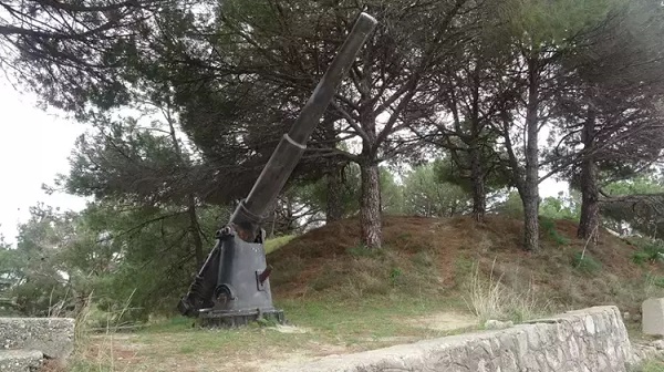 Foto - 140 yıllık tabya kaderine terk edildi! 2. Abdülhamit zamanında yapıldı bu hali herkesi üzdü
