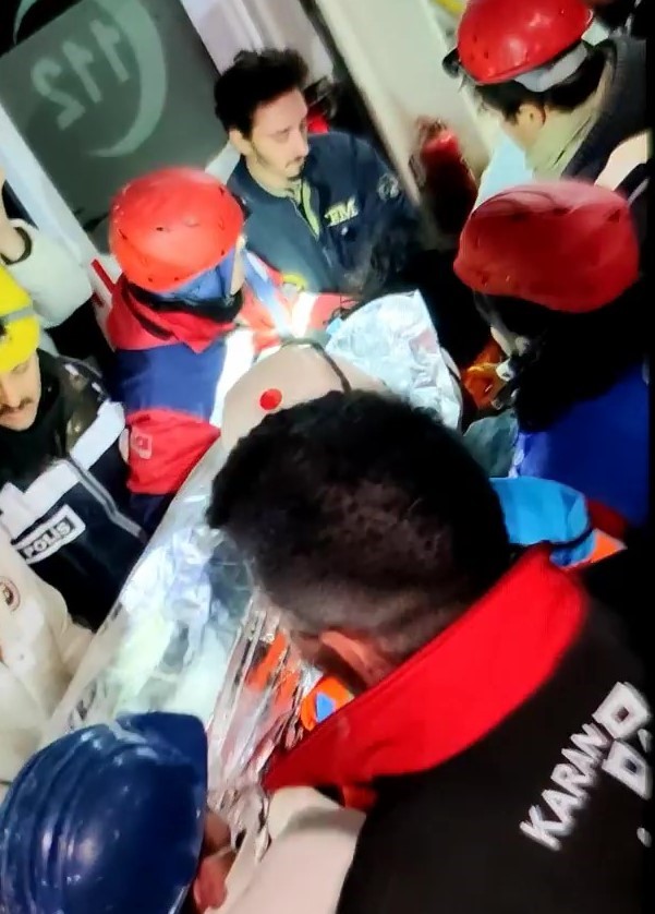 Foto - 142 saat sonra sağ kurtulan Meltem öğretmenin ilk isteği bakın ne oldu?