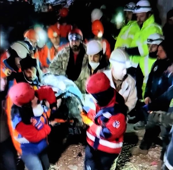 Foto - 142 saat sonra sağ kurtulan Meltem öğretmenin ilk isteği bakın ne oldu?