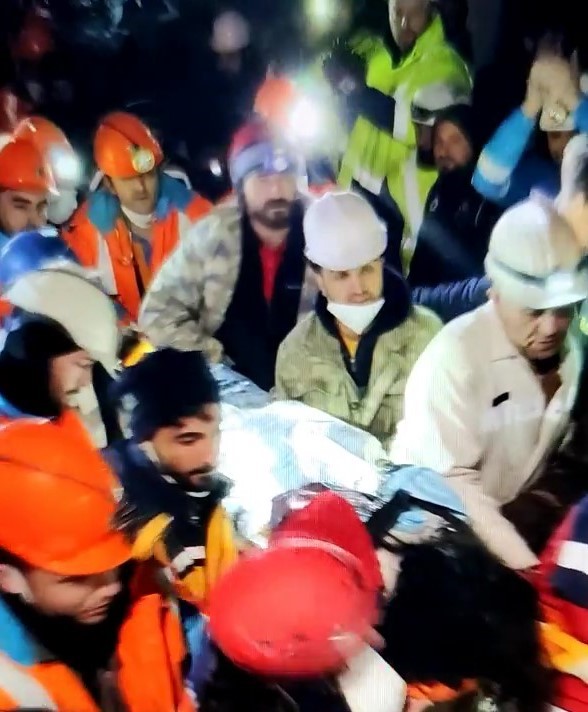 Foto - 142 saat sonra sağ kurtulan Meltem öğretmenin ilk isteği bakın ne oldu?