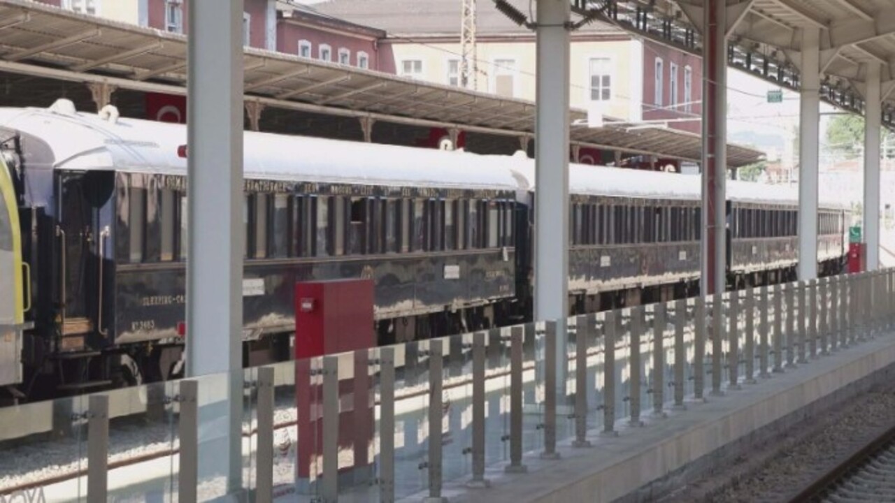 Foto - 142 yıllık tren İstanbul’a ulaştı! En ucuz biletin fiyatı dudak uçuklattı