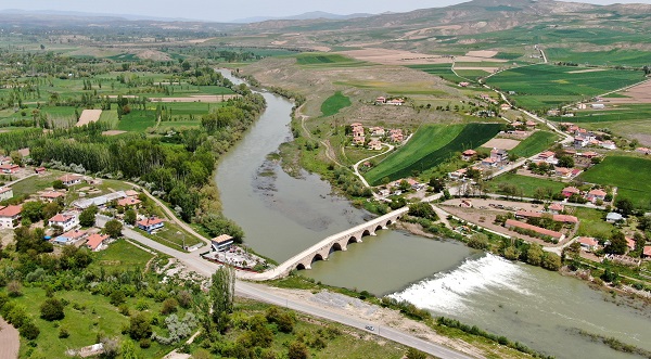 Foto - 1492 yılında yapıldı! Bakın tarihi köprü kimlere yuva oldu