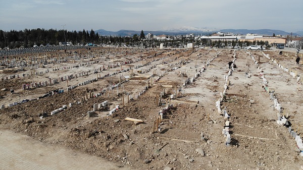 Foto - 14.gün oldu acılar hiç dinmedi! Yakınlarını kaybedenler buradan ayrılmıyor