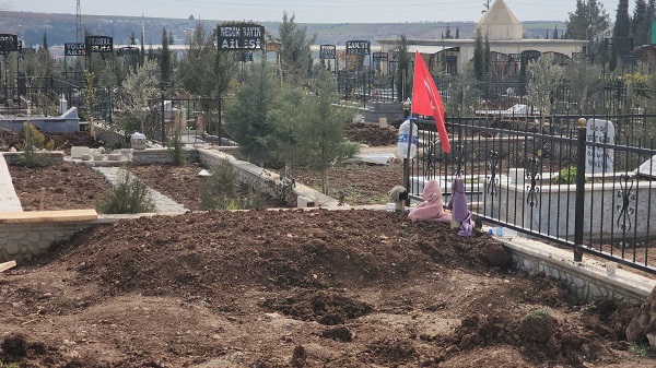 Foto - 14.gün oldu acılar hiç dinmedi! Yakınlarını kaybedenler buradan ayrılmıyor