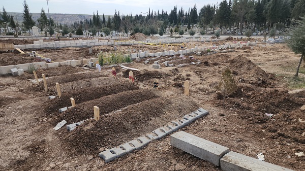 Foto - 14.gün oldu acılar hiç dinmedi! Yakınlarını kaybedenler buradan ayrılmıyor