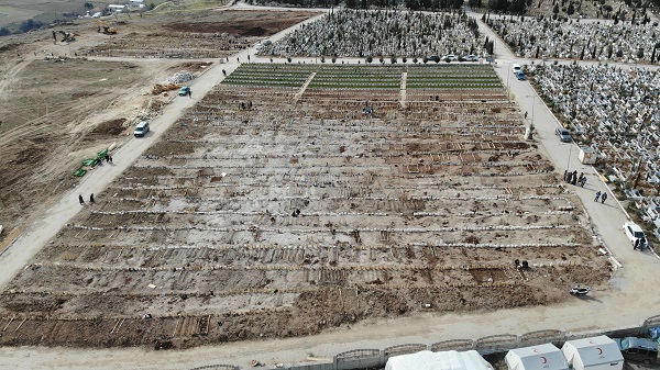 Foto - 14.gün oldu acılar hiç dinmedi! Yakınlarını kaybedenler buradan ayrılmıyor