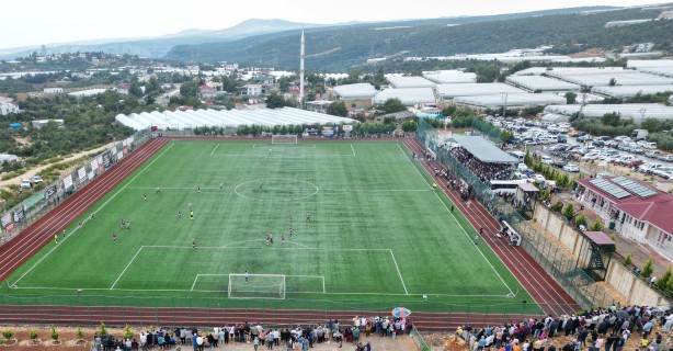 Foto - 15 bin kişi izledi! Daha önce böyle mahalle maçı görülmedi