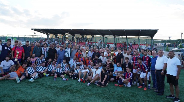 Foto - 15 bin kişi izledi! Daha önce böyle mahalle maçı görülmedi