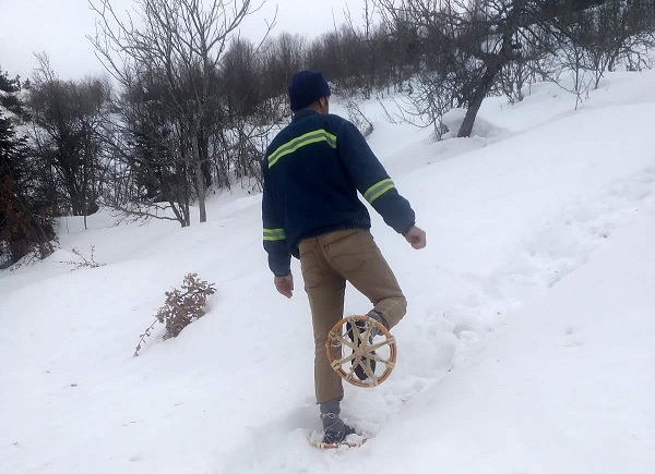 15 gündür köye ulaşım yok! Köylüler ilaç almak için bu yolu buldular