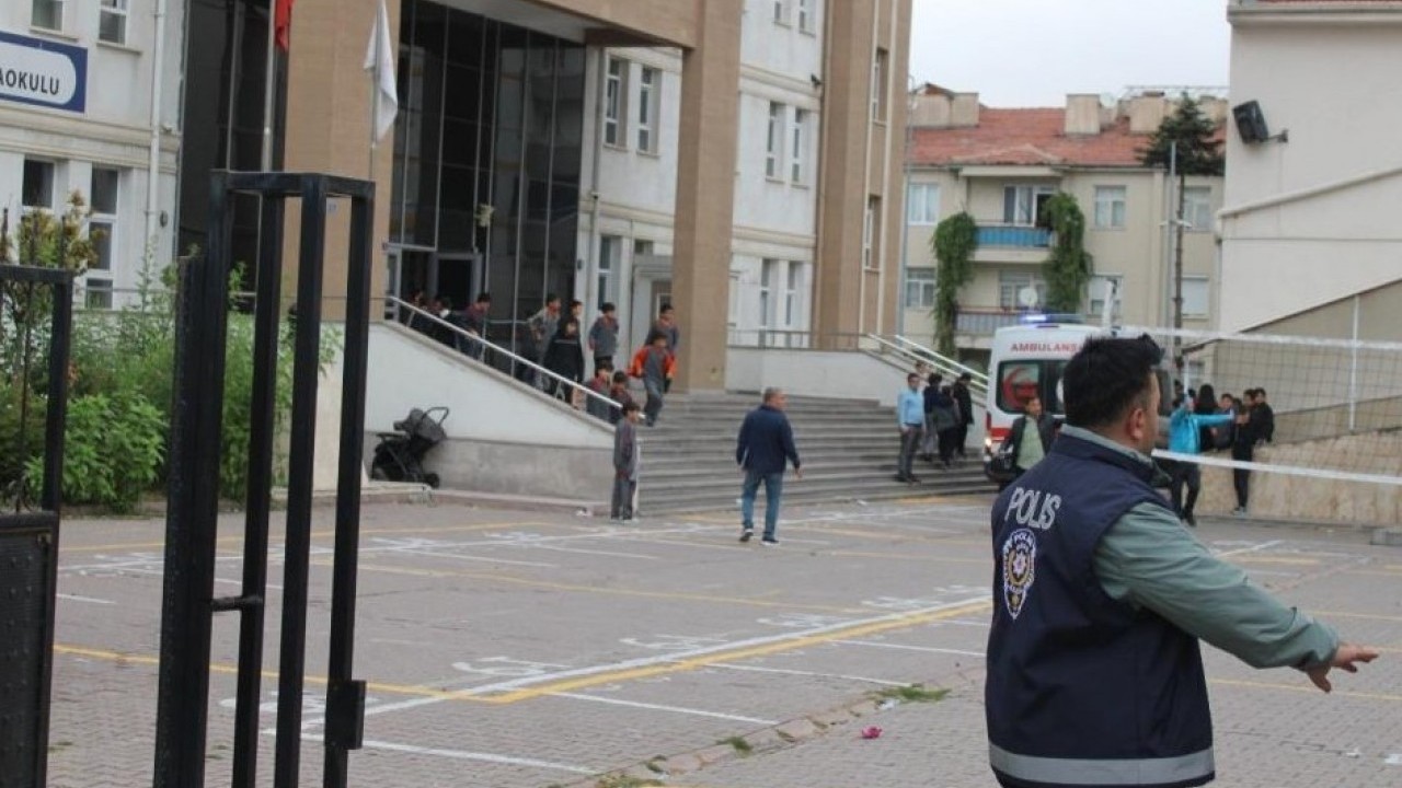 Foto - 15 kişi hastanelik! Öğrenci tuşa bastı okul karıştı