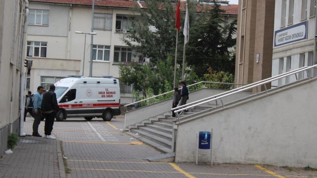 Foto - 15 kişi hastanelik! Öğrenci tuşa bastı okul karıştı