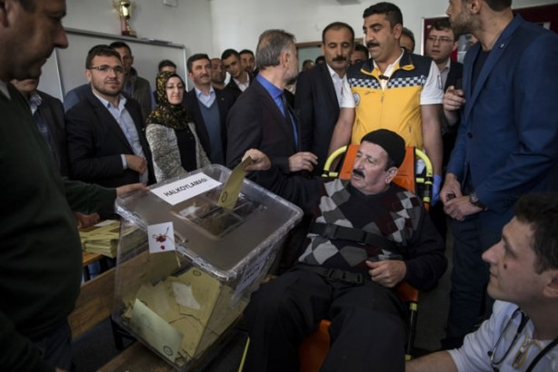 Foto - 15 Temmuz gazisi oyunu kullandı