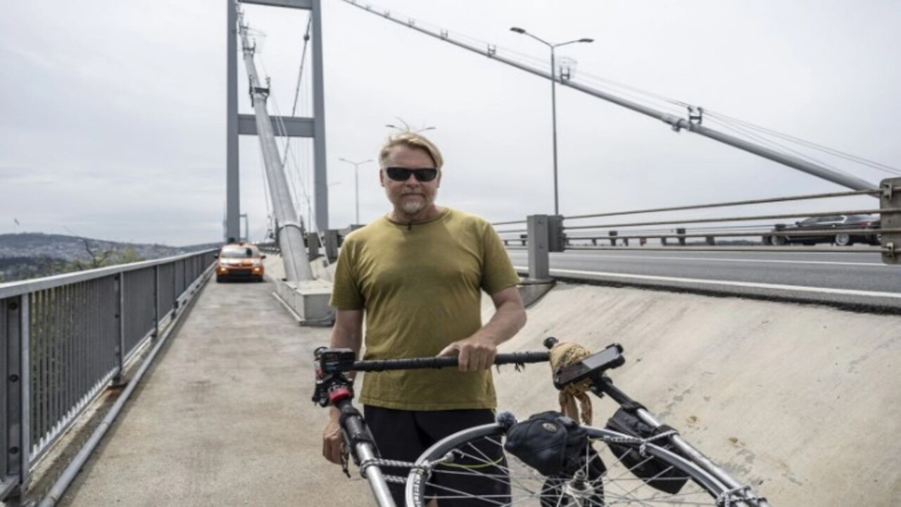 Foto - 15 Temmuz Şehitler Köprüsü’nde tarihi an! İngiliz gezgin yürüyerek Avrupa'ya geçti