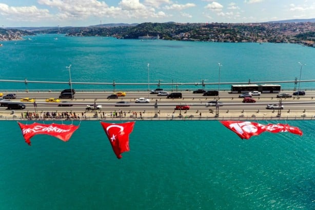 Foto - 15 Temmuz Şehitler Köprüsü'ne Türk bayrağı asıldı