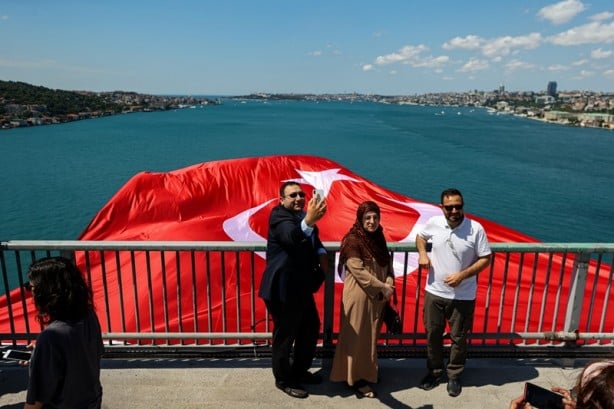 Foto - 15 Temmuz Şehitler Köprüsü'ne Türk bayrağı asıldı