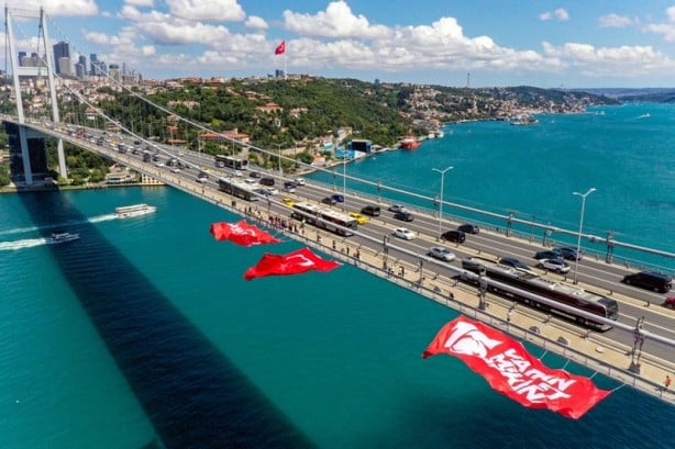 Foto - 15 Temmuz Şehitler Köprüsü'ne Türk bayrağı asıldı
