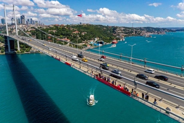 Foto - 15 Temmuz Şehitler Köprüsü'ne Türk bayrağı asıldı