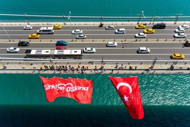 Foto - 15 Temmuz Şehitler Köprüsü'ne Türk bayrağı asıldı