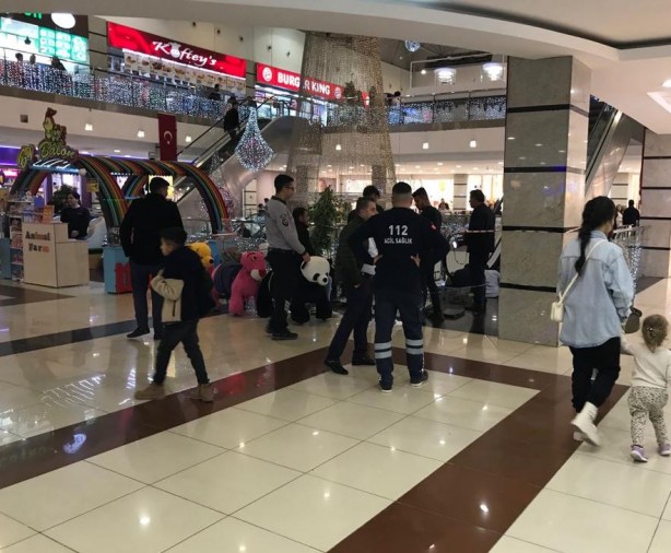 1.5 yaşındaki çocuğun parmakları yürüyen merdivenlerde koptu