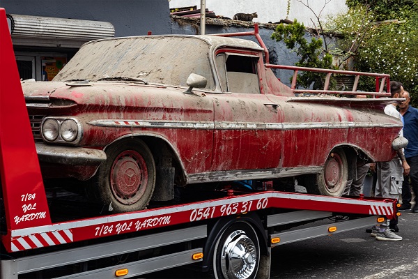 Foto - 15 yıldır garajda duruyordu! Antika araca yapılacak masraf dudak uçuklattı