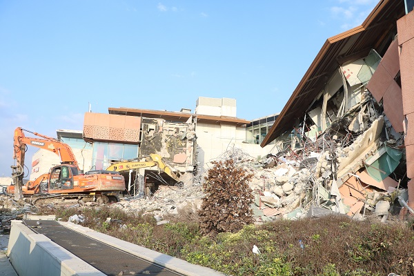 Foto - 150 milyon dolarlık yatırım! Asrın felaketini yaşadı şimdi yıkılıyor