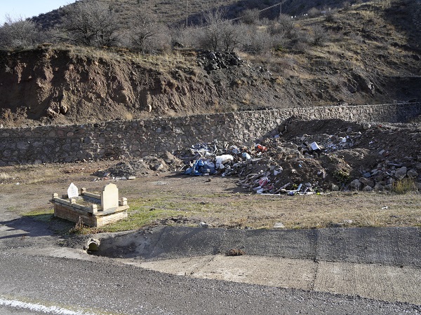 Foto - 150 yıllık mezarlığa büyük saygısızlık