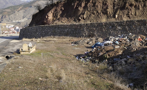 150 yıllık mezarlığa büyük saygısızlık