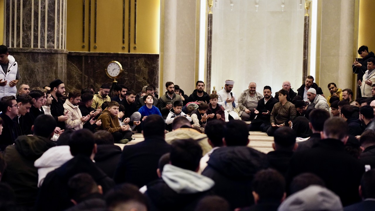 Foto - 1500 genç Taksim Camii’nde buluştu! TÜGVA’dan anlamlı etkinlik!