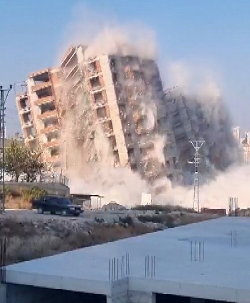 Foto - 16 katlı bina dinamitle böyle yıkıldı