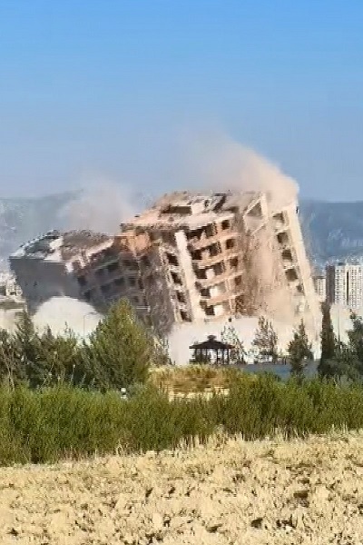 Foto - 16 katlı bina dinamitle böyle yıkıldı