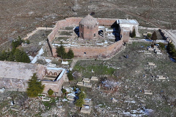 Foto - 16 yıldır, yüzlerce yıllık ata mirasının bakımını gönüllü yapıyor 
