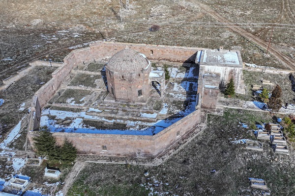 Foto - 16 yıldır, yüzlerce yıllık ata mirasının bakımını gönüllü yapıyor 